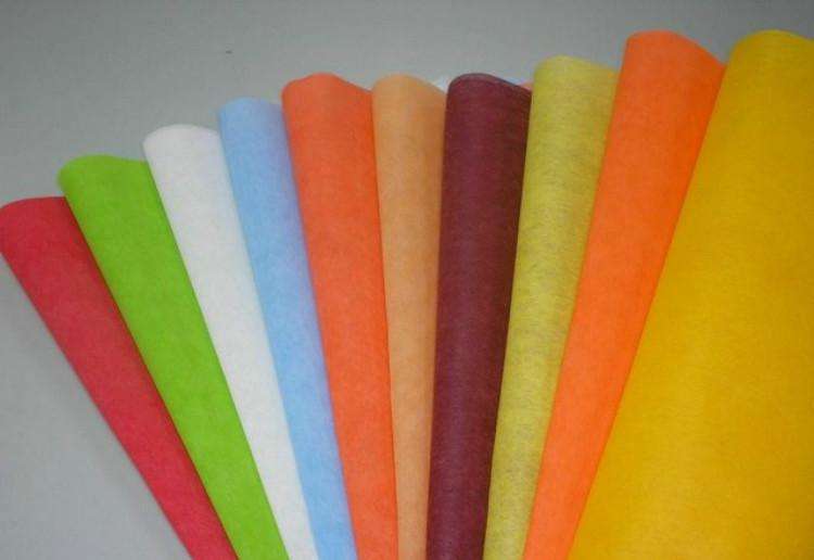 What are the characteristics of felt material? Can it be cut with a circular knife?